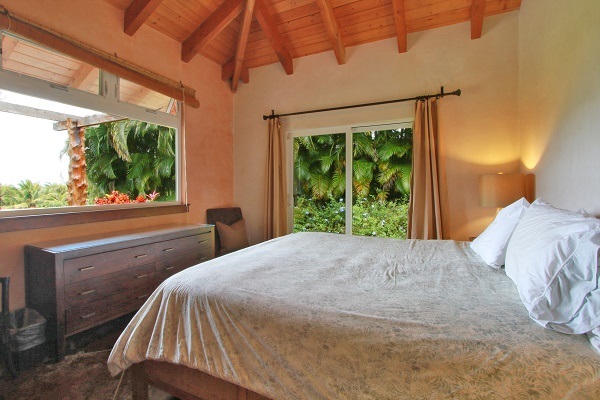560 North Holokai Road Haiku, HI 96708 - Photo 29 of 30 a bedroom with a bed and a window
