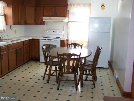 2719 Barrick Road Finksburg, MD 21048 - Photo 12 of 23 Eat in kitchen