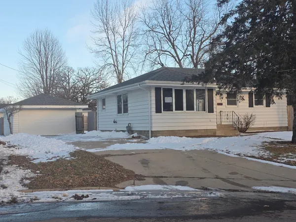 $200,000 | 729 Elm Court, Le Sueur, MN 56058