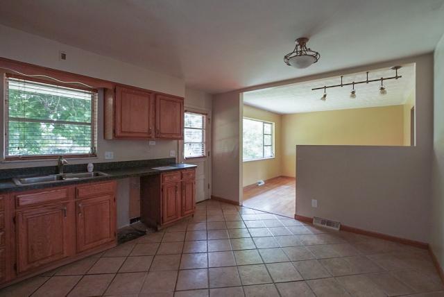 1352 Yorktown Road Columbus, OH 43232 - Photo 17 of 39 Gallery Image 17
