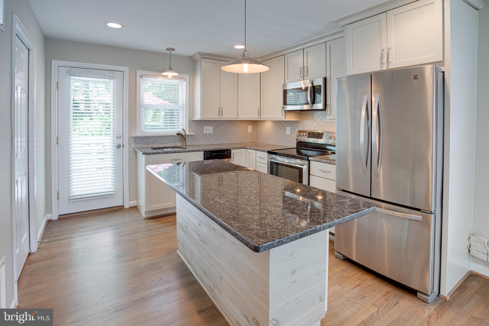 4028 Roberts Road Fairfax, VA 22032 - Photo 8 of 39 Gallery Image 8