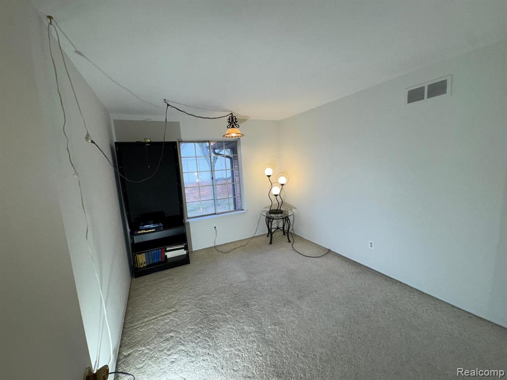 30212 Southfield Road, Unit 237 Southfield, MI 48076 - Photo 16 of 27