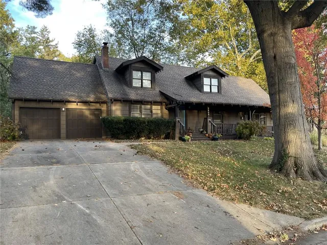 $575,000 | 2404 West 86th Terrace, Leawood, KS 66206