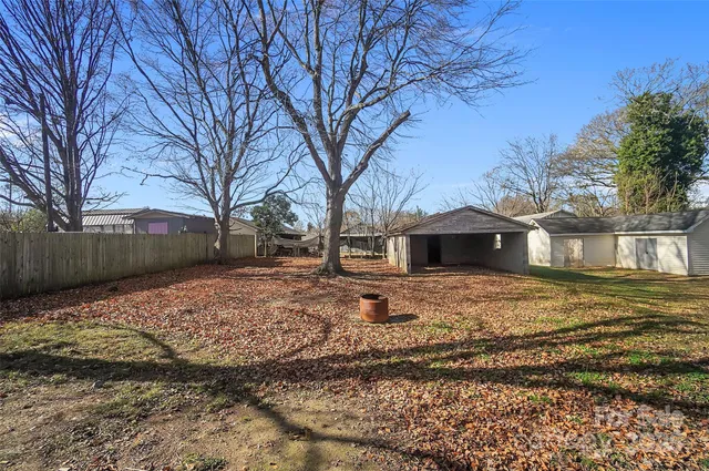 a view of a pathway with a backyard