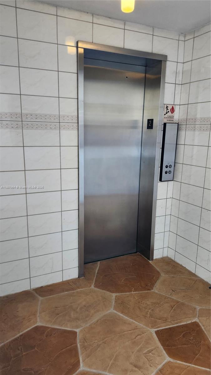 2079 Harwood F, Unit 2079 Deerfield Beach, FL 33442 - Photo 20 of 33 a view of a garage