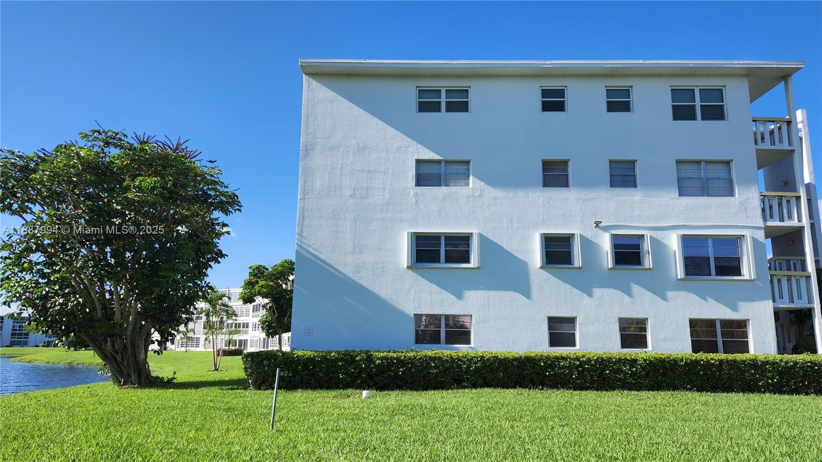 2079 Harwood F, Unit 2079 Deerfield Beach, FL 33442 - Photo 23 of 33 a front view of a house with a yard
