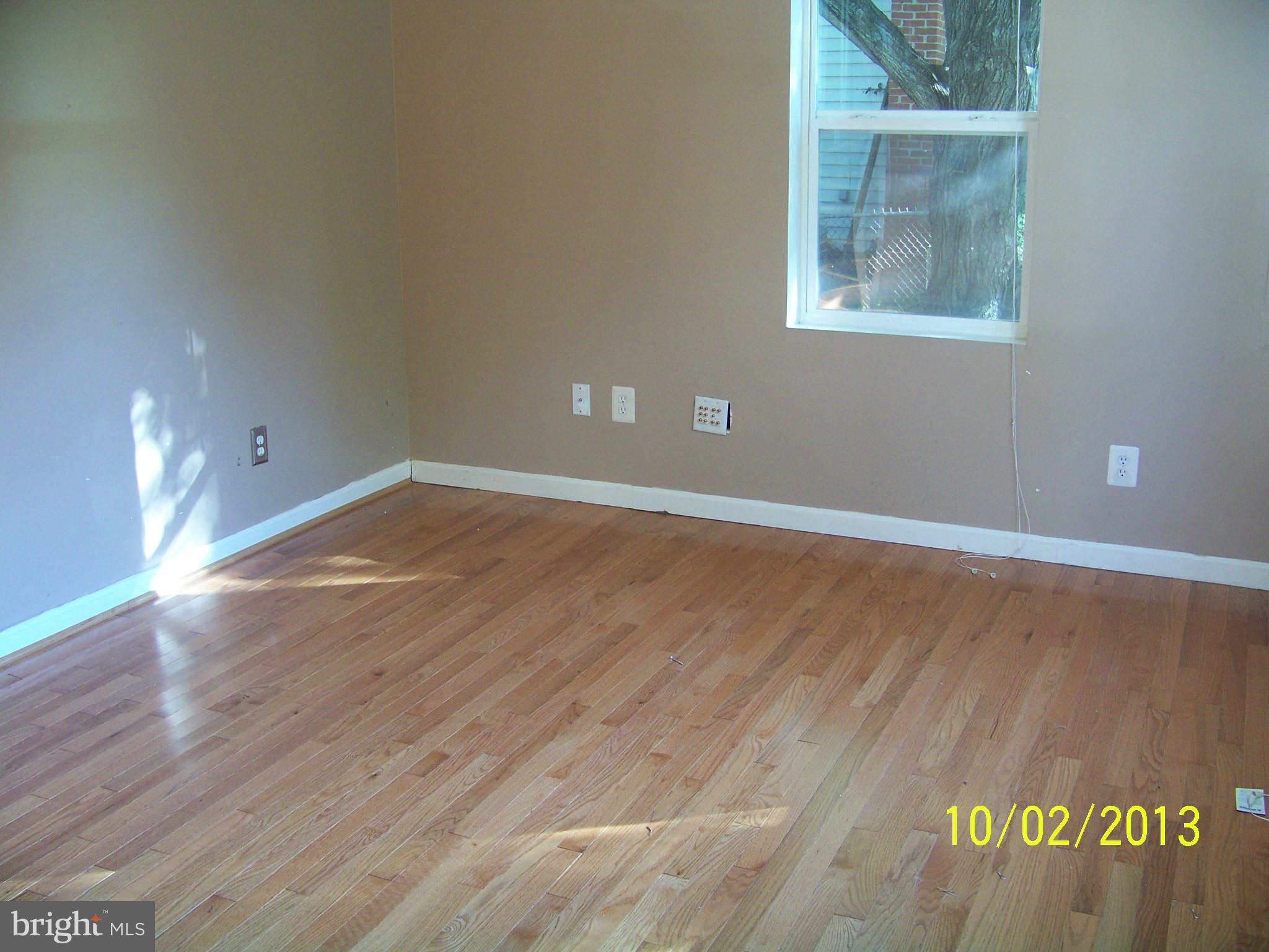 4408 Allies Road Morningside, MD 20746 - Photo 5 of 15 Living Room