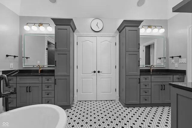 $995,000 | 6049 West Foster Branch Drive, Pendleton, IN 46064