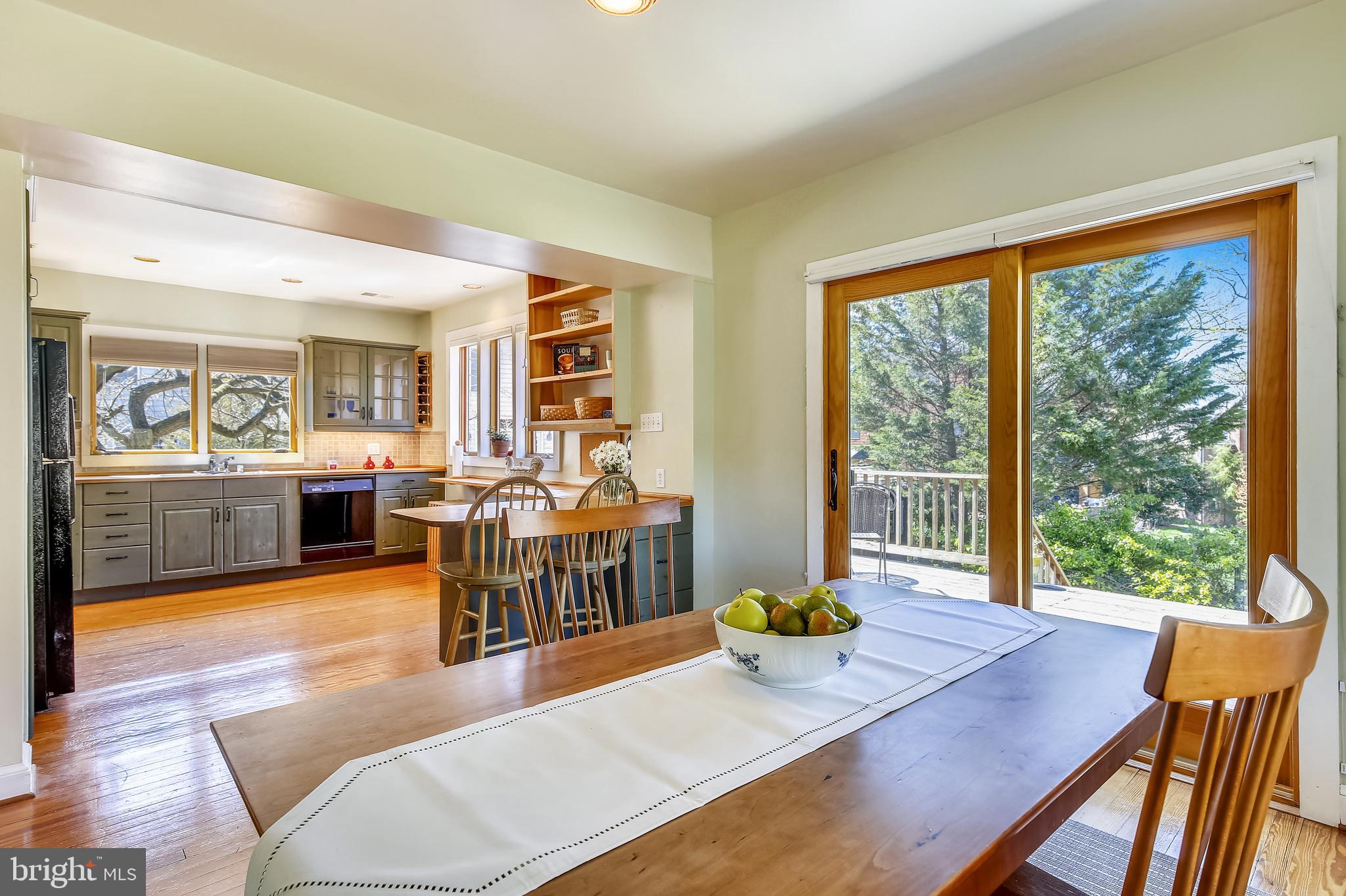 2658 Marcey Road Arlington, VA 22207 - Photo 22 of 56 MAIN LEVEL: DINING AREA