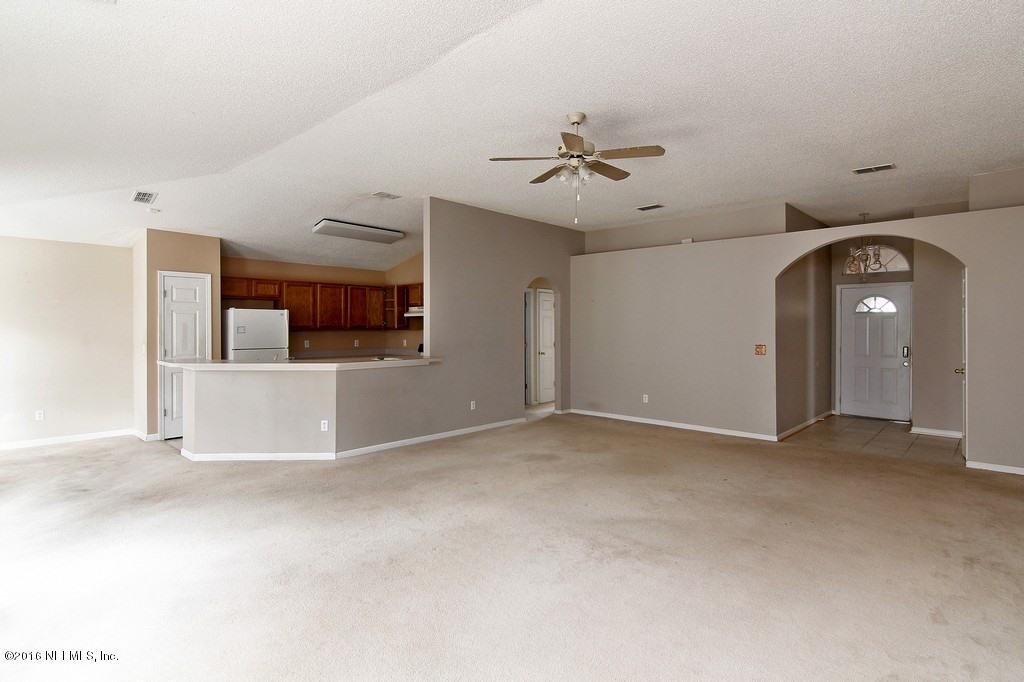12842 Moose Road Jacksonville, FL 32226 - Photo 4 of 18 a view of a livingroom with a ceiling fan