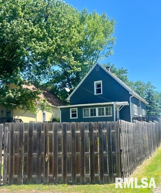 636 North 8th Avenue Canton, IL 61520 - Photo 5 of 33