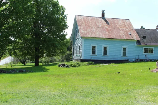 $285,000 | 285 Portland Street, Lancaster, NH 03584