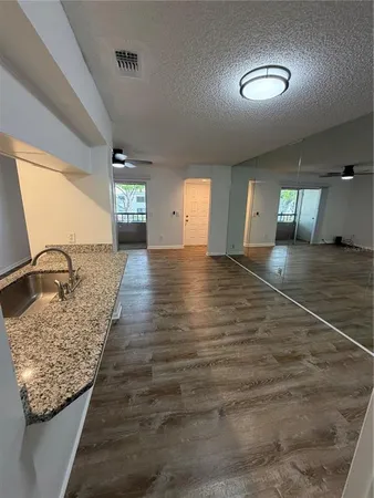 $1,400 | 4508 South Oak Drive, Unit T72, Tampa, FL 33611