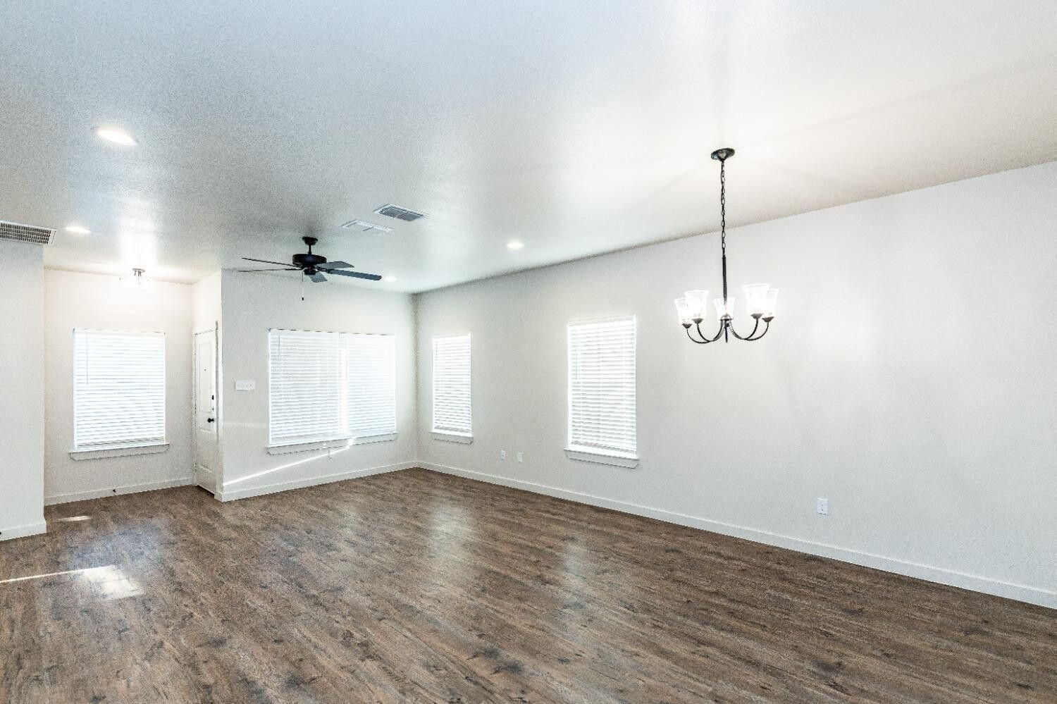 1018 North 7th Street Wolfforth, TX 79382 - Photo 6 of 14 20241219230413636675000000-o