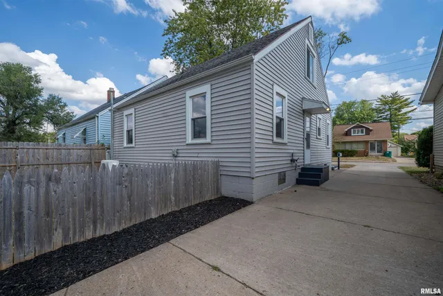 $144,900 | 807 North Ashland Avenue, West Peoria, IL 61604