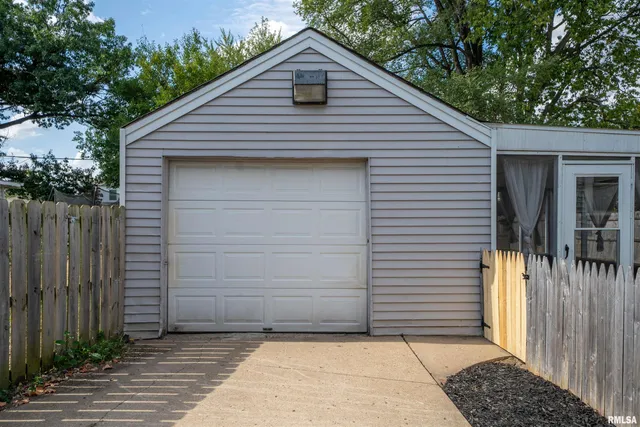 $144,900 | 807 North Ashland Avenue, West Peoria, IL 61604