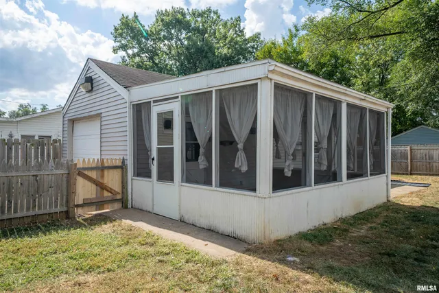 $144,900 | 807 North Ashland Avenue, West Peoria, IL 61604