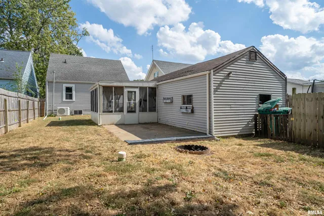 $144,900 | 807 North Ashland Avenue, West Peoria, IL 61604