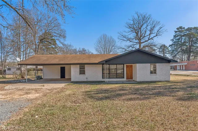 $140,000 | 612 South Cypress Street, Vivian, LA 71082