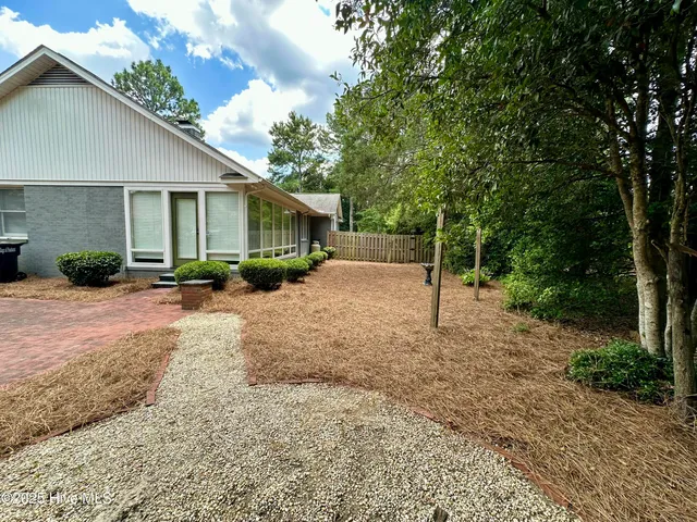 $2,300 | 6 Briarwood Place, Pinehurst, NC 28374