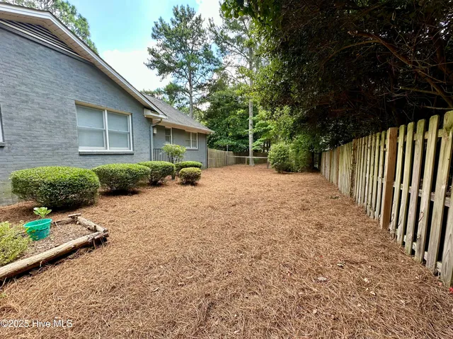 $2,300 | 6 Briarwood Place, Pinehurst, NC 28374
