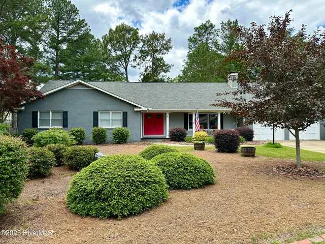 $2,300 | 6 Briarwood Place, Pinehurst, NC 28374