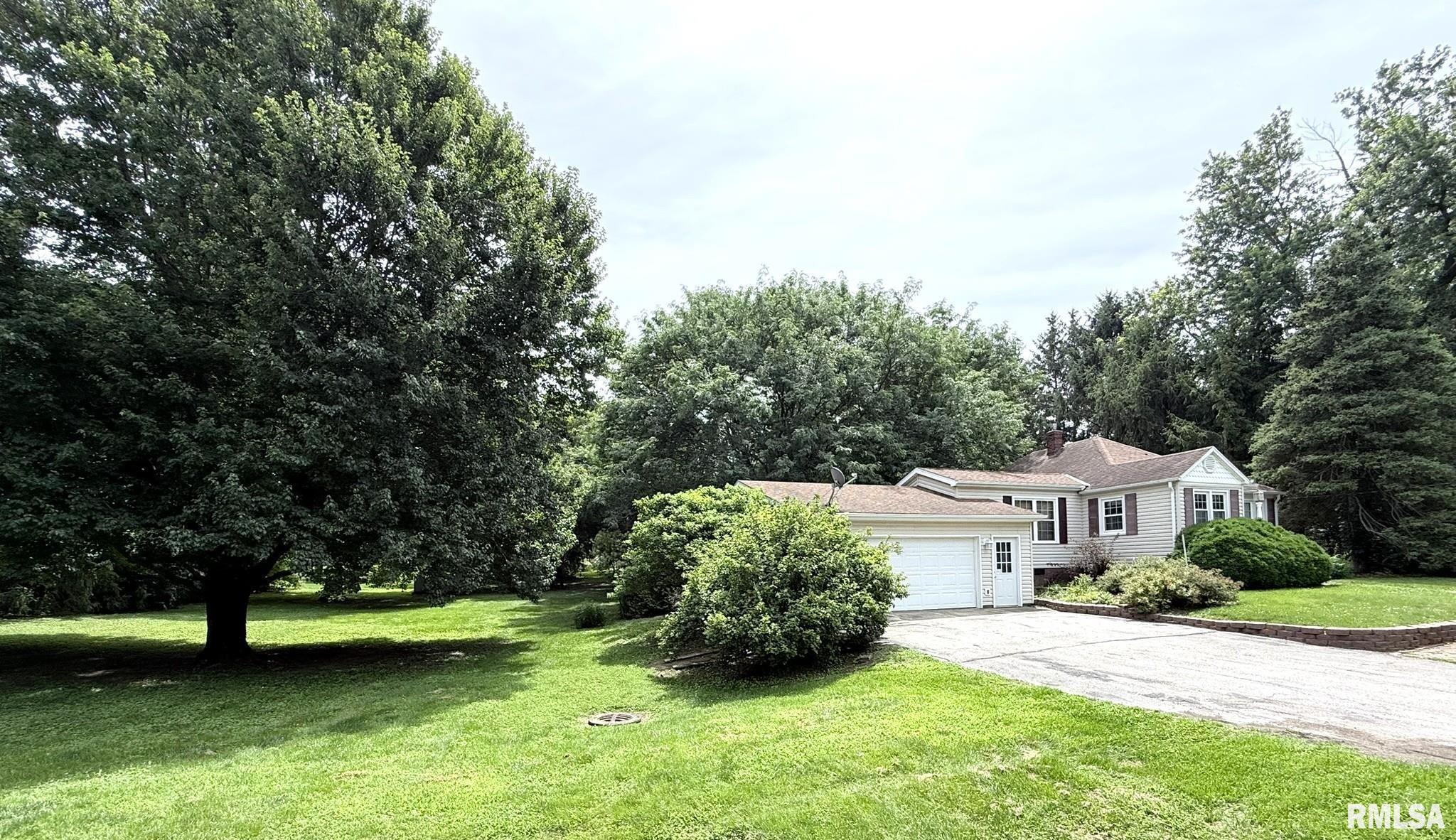 109 South State Street Henderson, IL 61439 - Photo 2 of 38