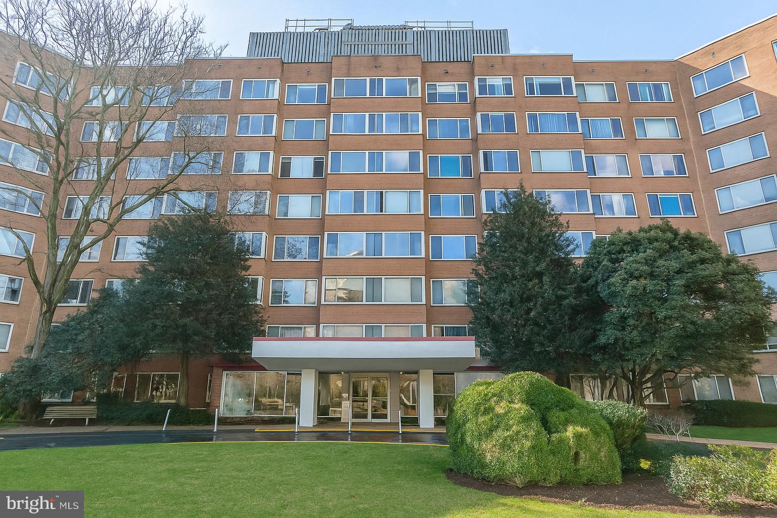 4000 Tunlaw Road Northwest, Unit 1030 Washington, DC 20007 - Photo 19 of 19 a front view of a building with a garden