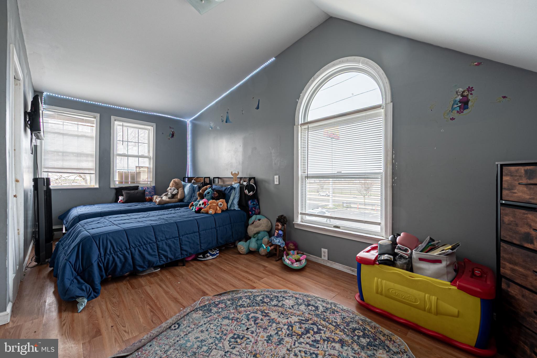 706 Augustine Road Atlantic City, NJ 08401 - Photo 19 of 29 a bed room with bed and a window