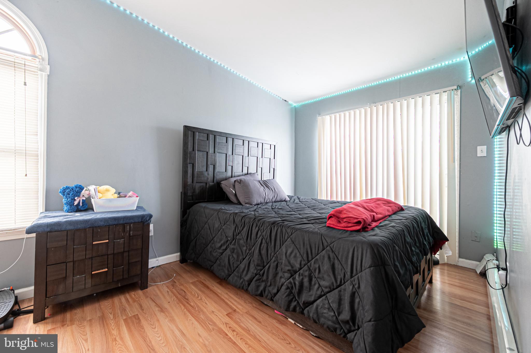706 Augustine Road Atlantic City, NJ 08401 - Photo 22 of 29 a bedroom with a bed and a dresser