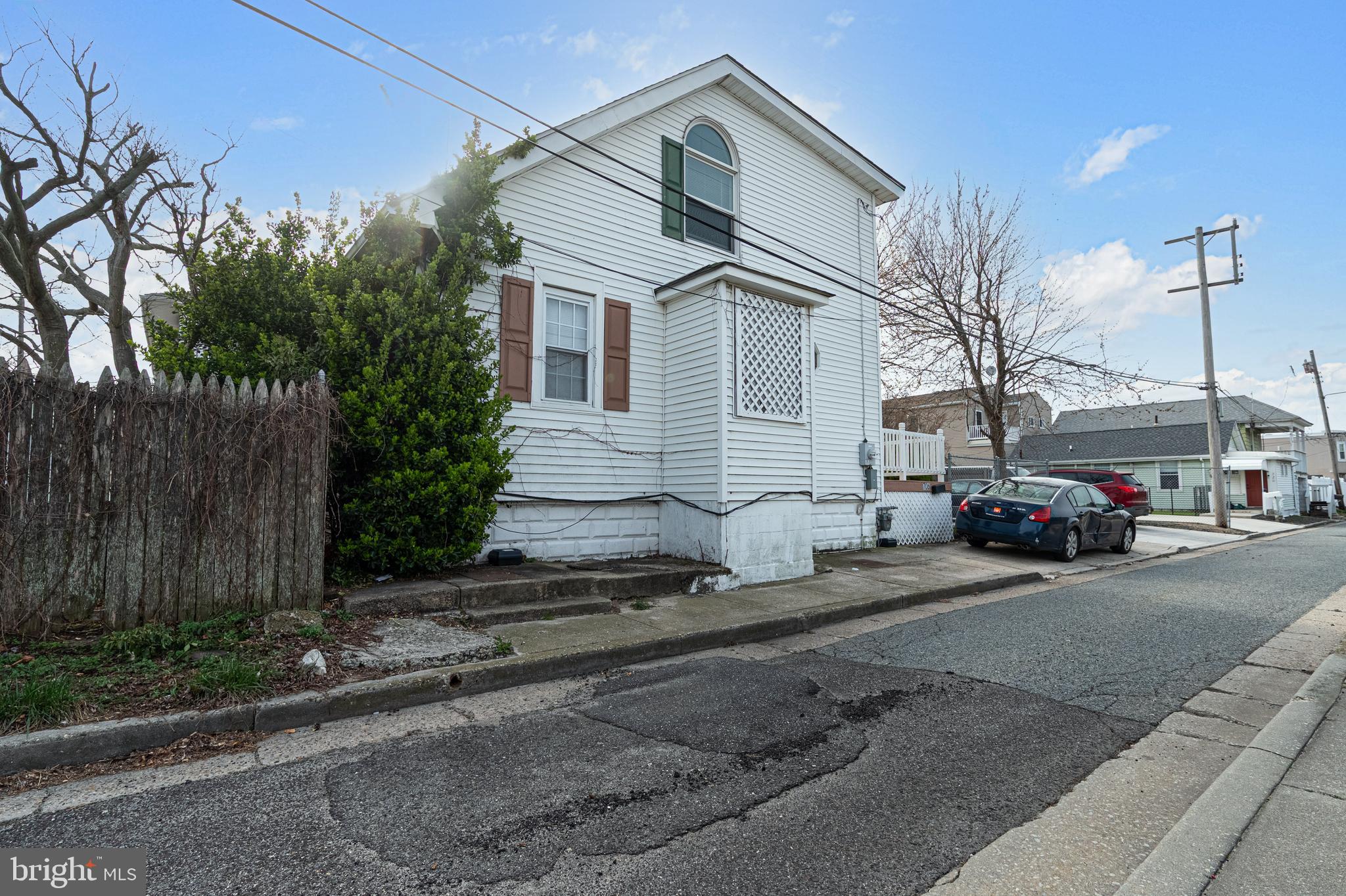 706 Augustine Road Atlantic City, NJ 08401 - Photo 5 of 29 a view of a white house