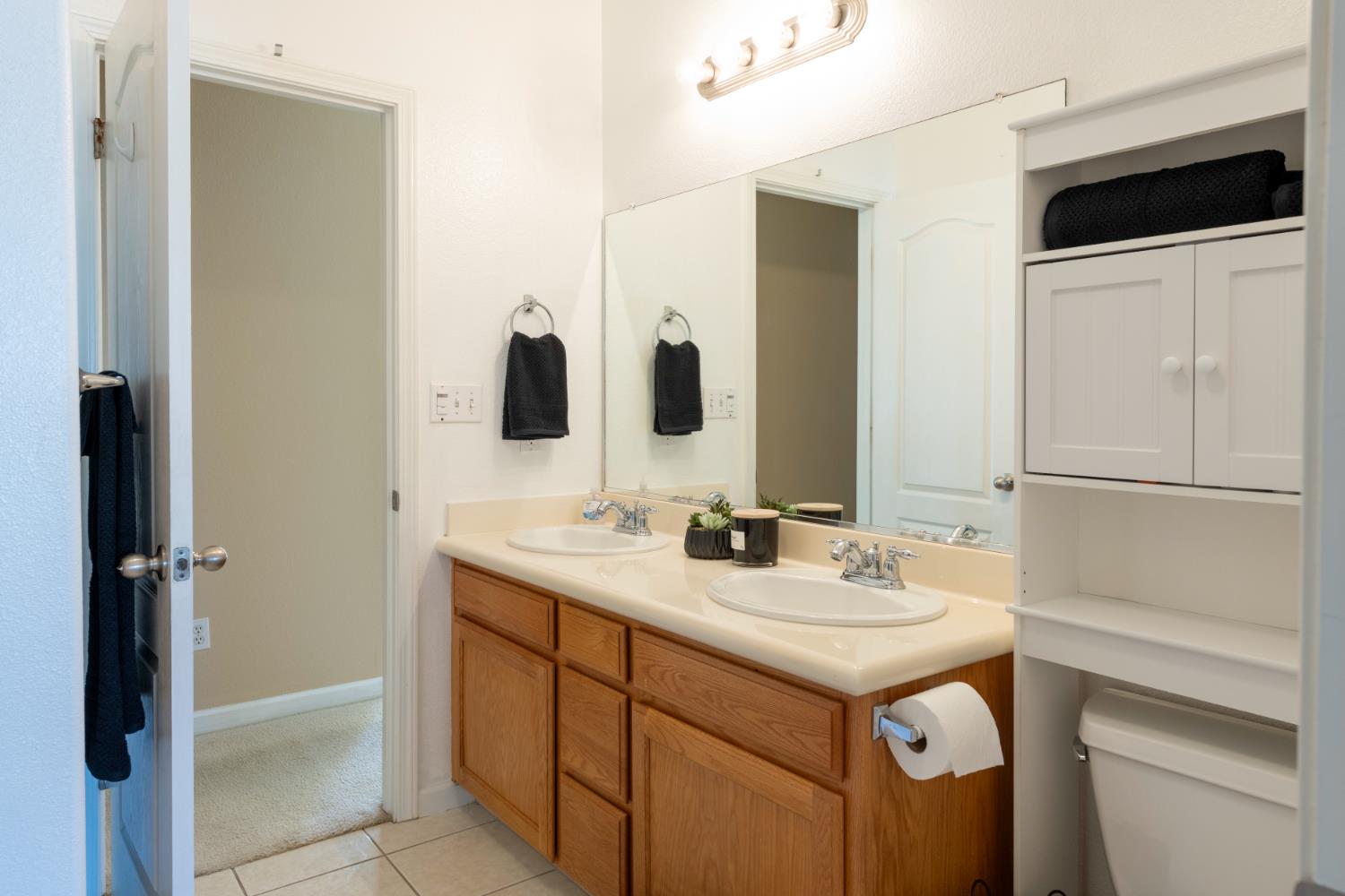 6525 East Raco Avenue Fresno, CA 93727 - Photo 12 of 27 a bathroom with a sink and a mirror