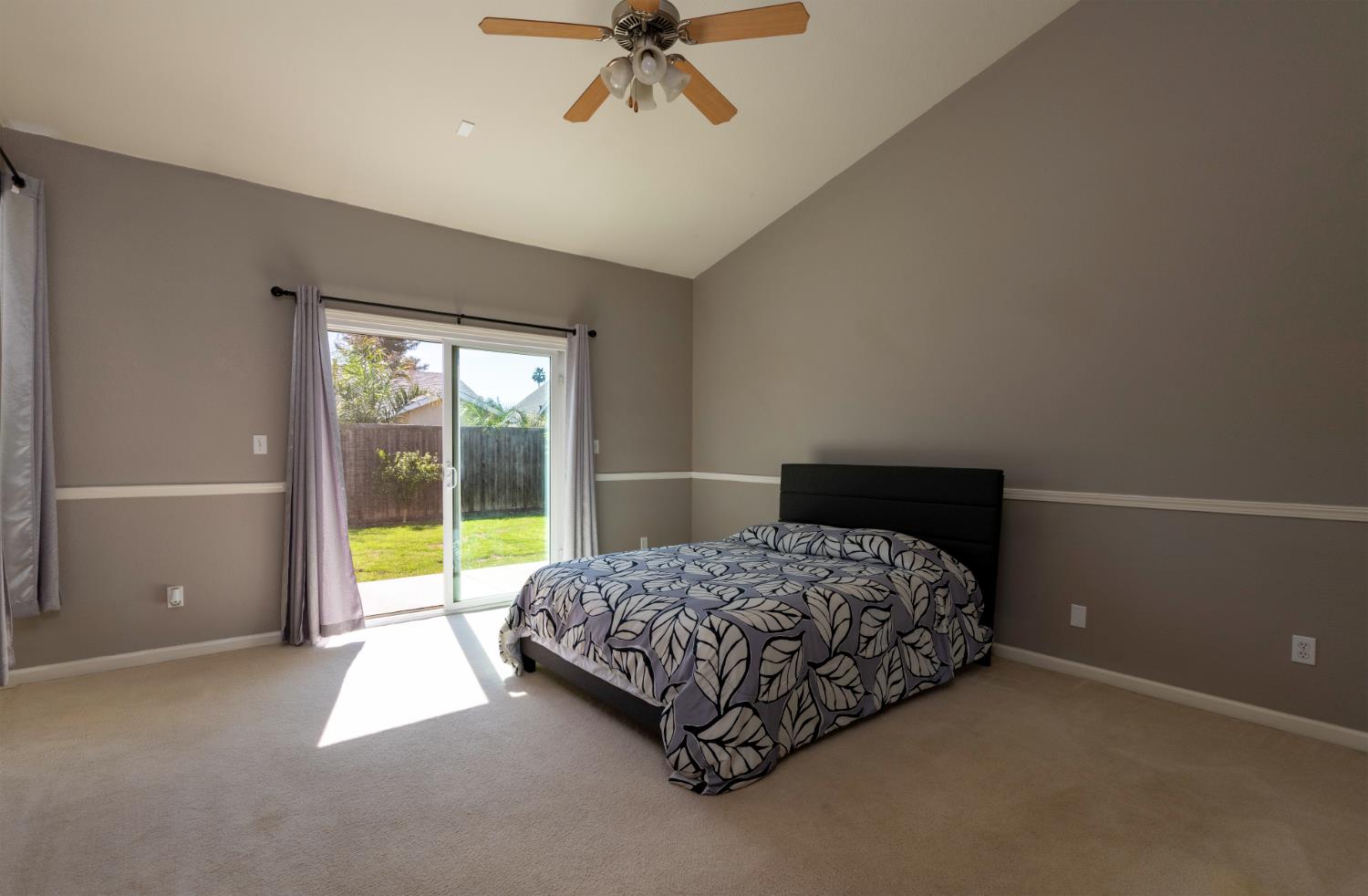 6525 East Raco Avenue Fresno, CA 93727 - Photo 16 of 27 a living room with a bed and a table