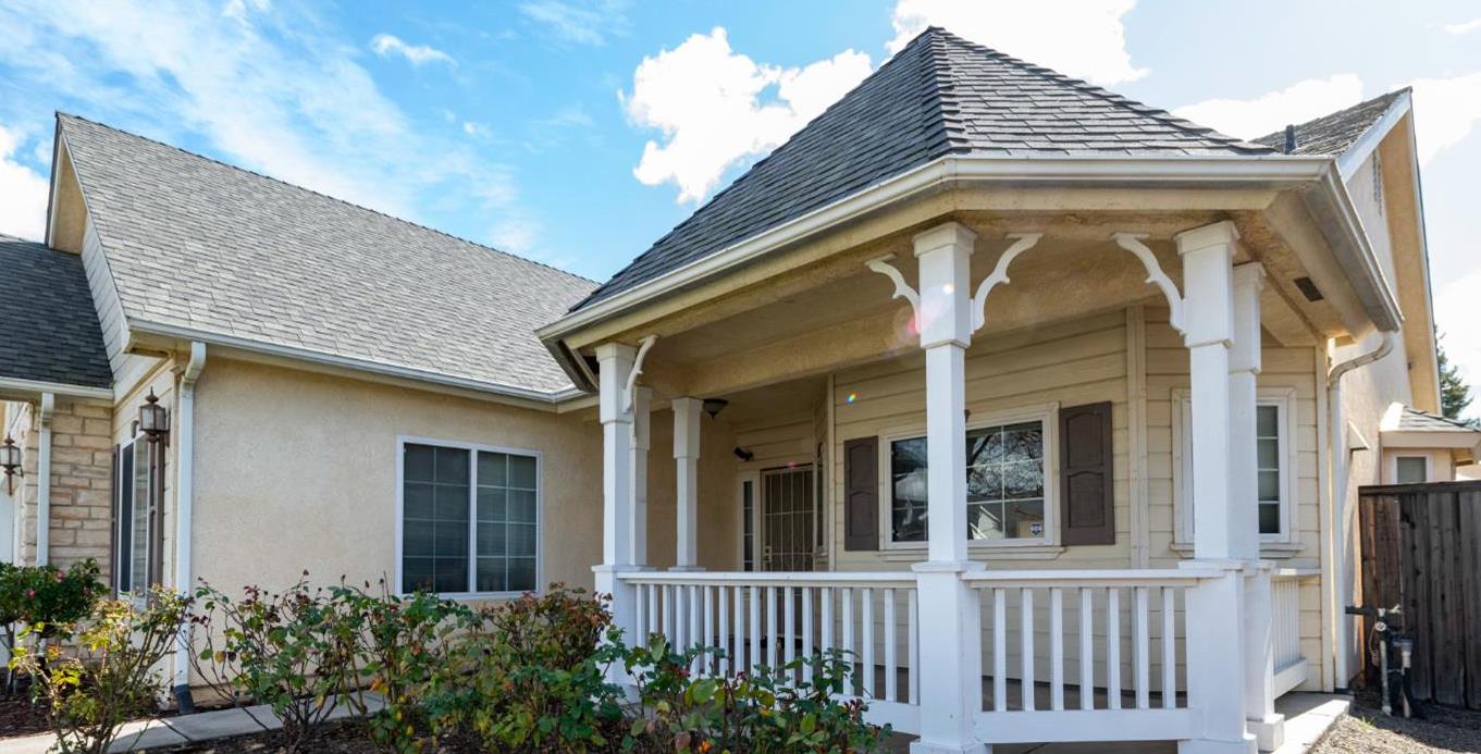 6525 East Raco Avenue Fresno, CA 93727 - Photo 27 of 27 front view of a brick house