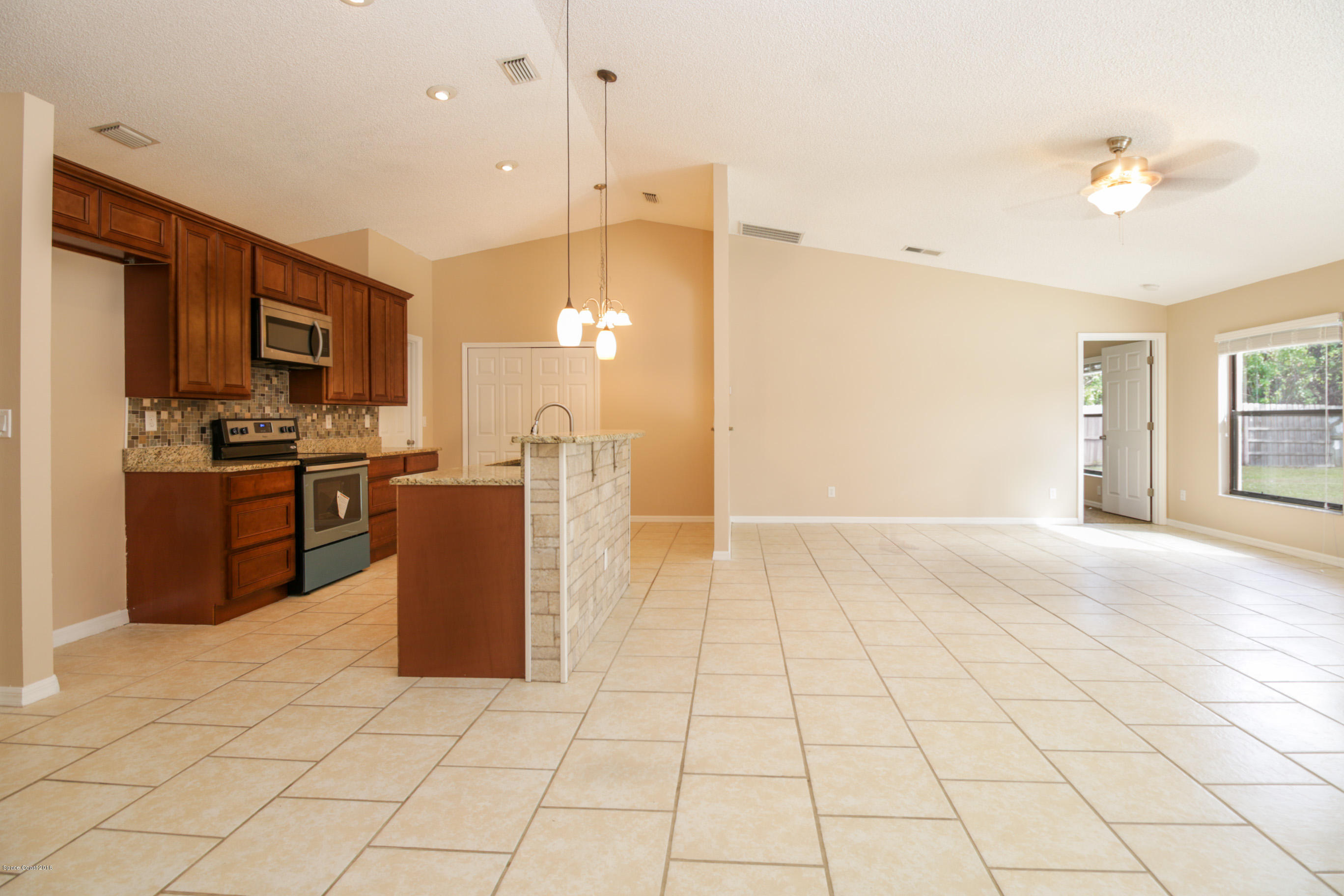 441 Wildmer Road Southwest Palm Bay, FL 32908 - Photo 18 of 67 kitchen b (2)