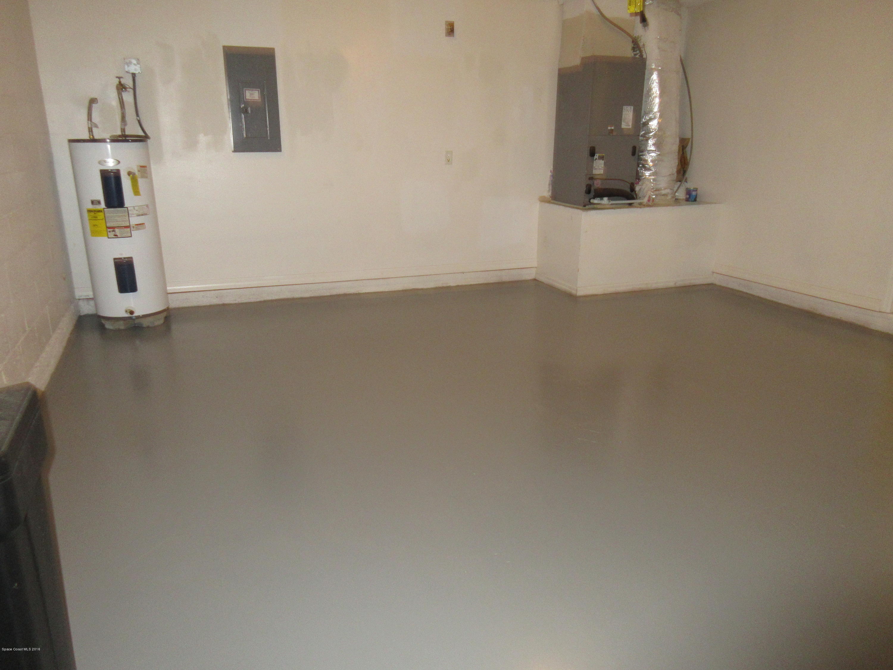 441 Wildmer Road Southwest Palm Bay, FL 32908 - Photo 50 of 67 an empty room with a bathroom