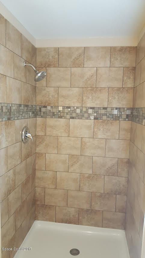 441 Wildmer Road Southwest Palm Bay, FL 32908 - Photo 64 of 67 a bathroom with a shower and a bathtub