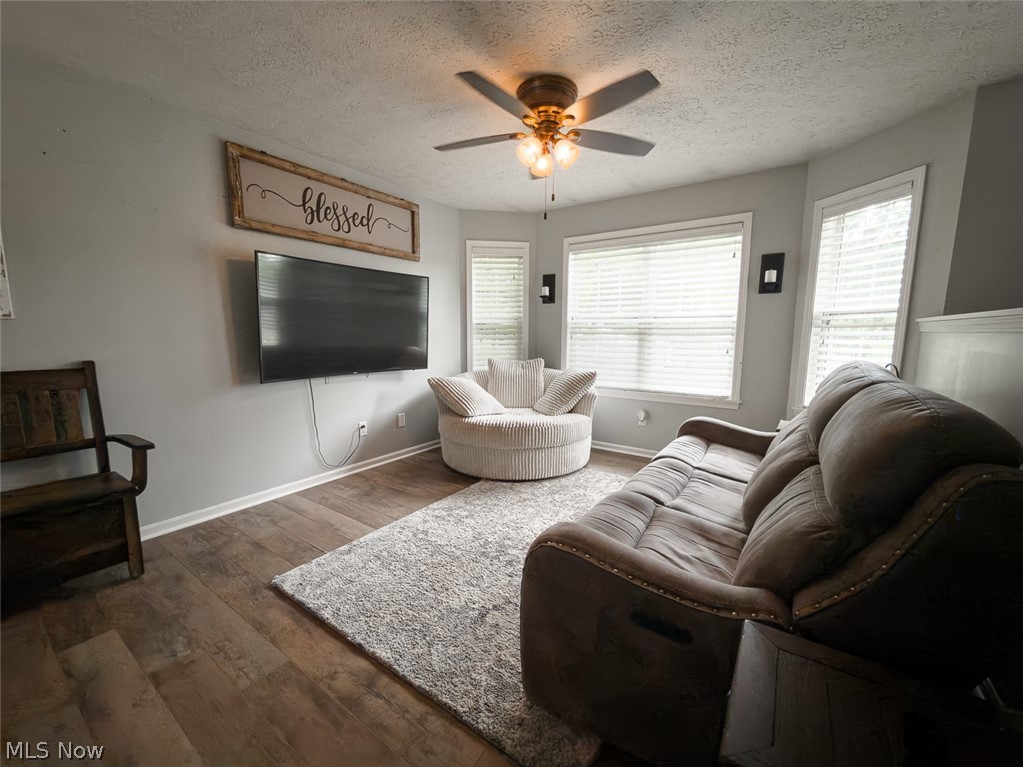 1211 Kingston Road Uniontown, OH 44685 - Photo 3 of 21