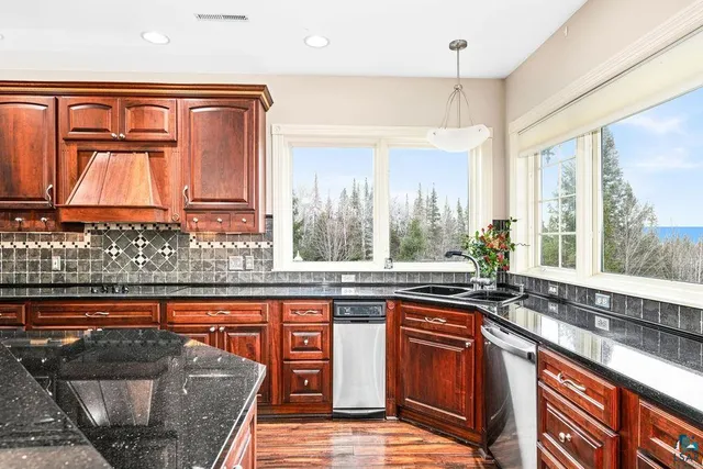 $1,100,000 | 969 Deerview Lane, Two Harbors, MN 55616