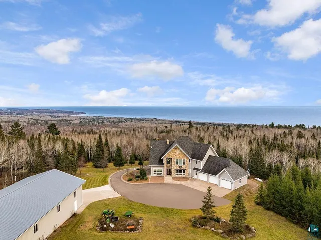 $1,100,000 | 969 Deerview Lane, Two Harbors, MN 55616