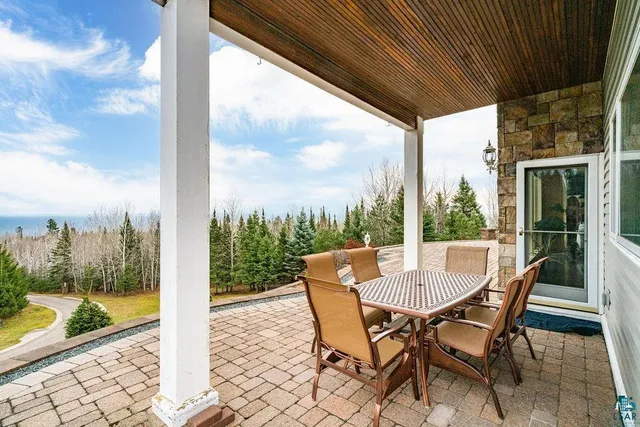 $1,100,000 | 969 Deerview Lane, Two Harbors, MN 55616