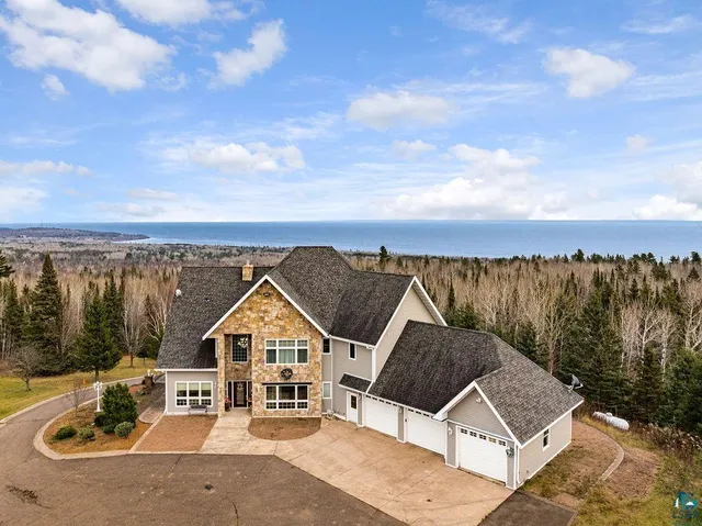 $1,100,000 | 969 Deerview Lane, Two Harbors, MN 55616