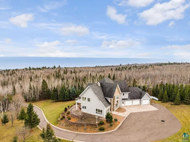 $1,100,000 | 969 Deerview Lane, Two Harbors, MN 55616