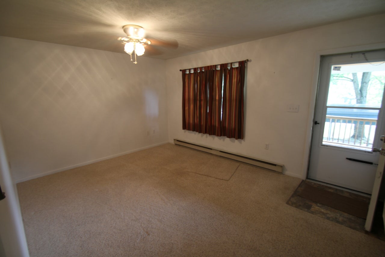 1 Rockland Road Ronceverte, WV 24970 - Photo 3 of 9 Living Room