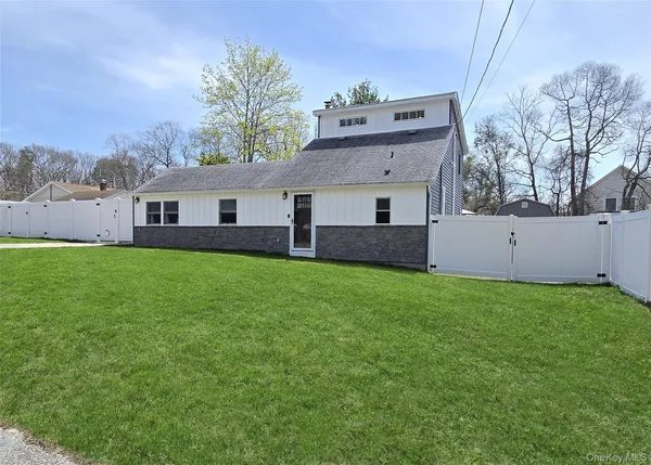 $569,990 | 8 Alice Street, East Patchogue, NY 11772