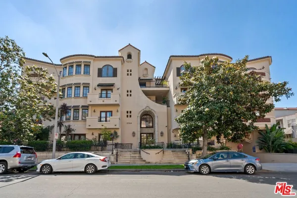 $1,149,000 | 10364 Almayo Avenue, Unit 305, Los Angeles, CA 90064