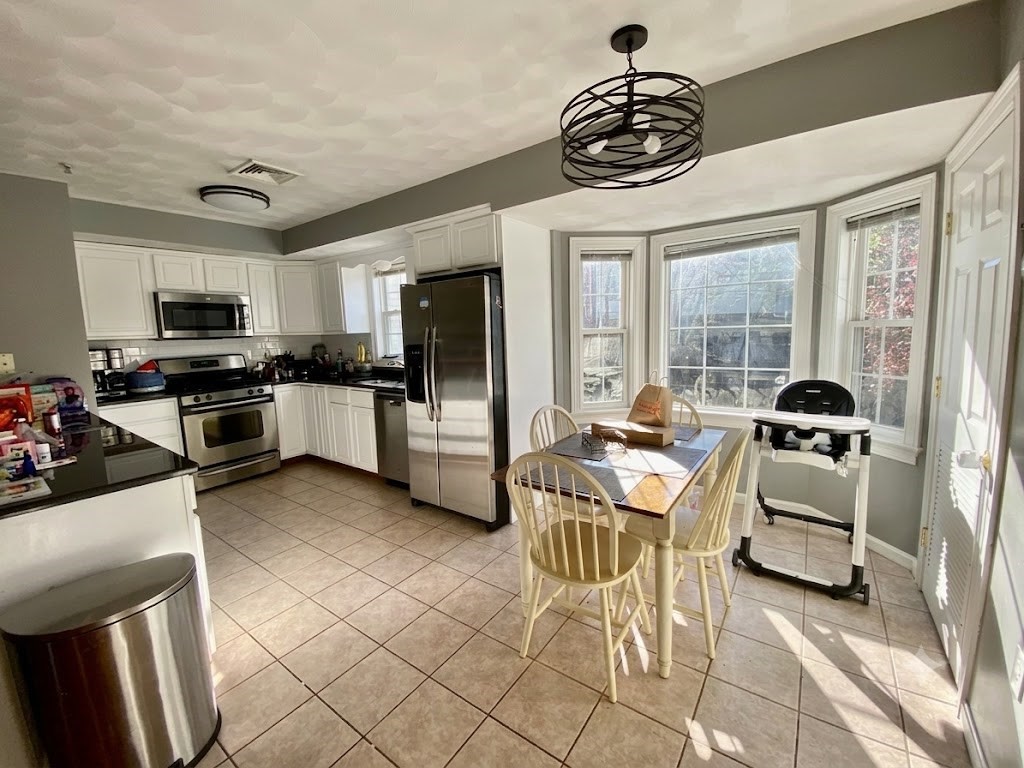 2 Ricciuti Drive, Unit 5 Quincy, MA 02169 - Photo 3 of 4