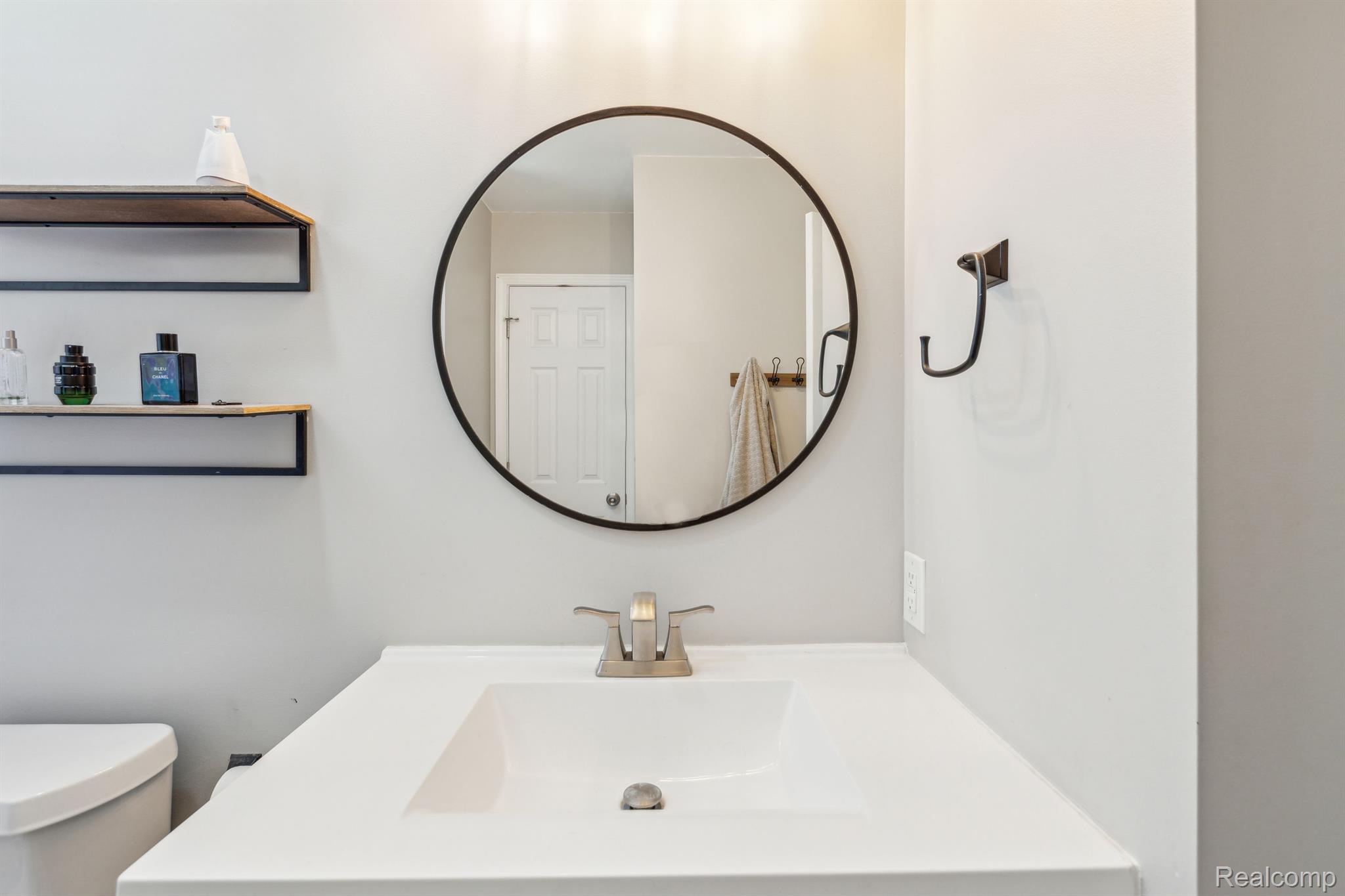 8121 Carpenter Road Flushing, MI 48433 - Photo 18 of 35 Gallery Image 18