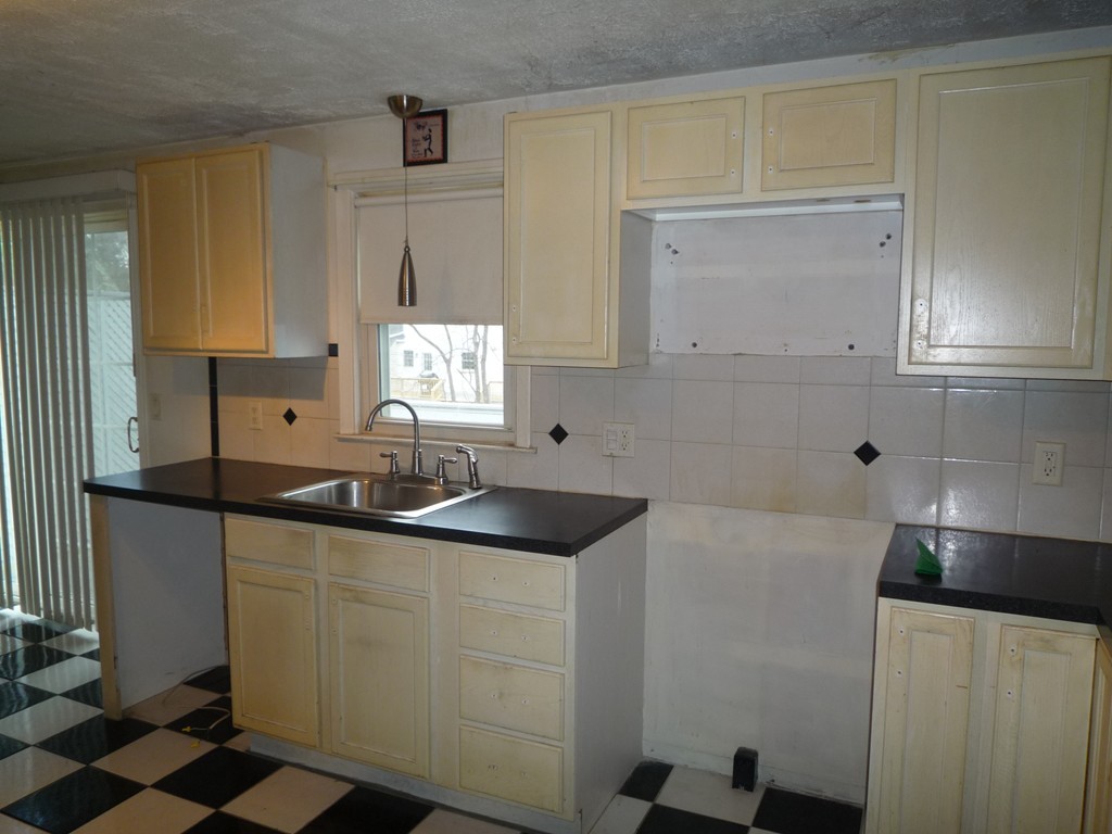 12 Bagley Road Warwick, RI 02888 - Photo 3 of 22