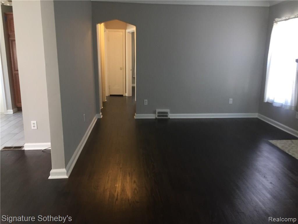 1761 Hampton Road Grosse Pointe, MI 48236 - Photo 10 of 43 IMG_2409.JPG